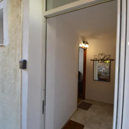 Avlonari Evias Flat In The Square Avlonarion